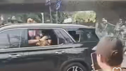 Mobil ASN Dirusak Massa Saat Keluar dari Gedung DPR, Polisi Selidiki Pelaku Pengerusakan