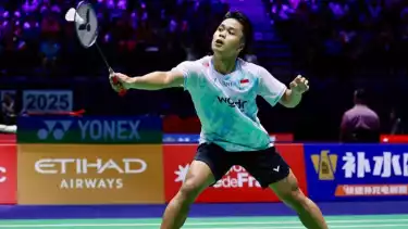 Anthony Ginting kalah dari Toma Junior Popov di babak pertama Kejuaraan Dunia BWF 2025.
