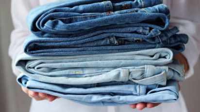 Tren Denim Lokal 2025: Perpaduan Gaya Modern dan Sentuhan Budaya Indonesia, Fashion Lokal Kembali Jadi Sorotan 2025