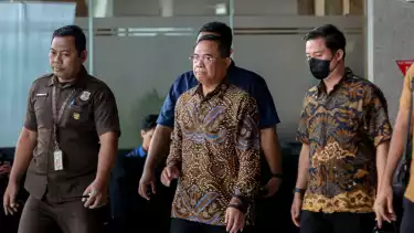 Bupati Pati Sudewo seusai menjalani pemeriksaan panjang di KPK, Rabu (27/8/2025).