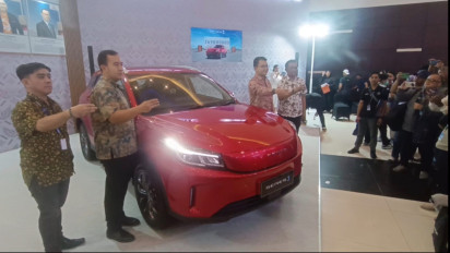 Tren Elektrifikasi, DFSK SERES Tampilkan Model Baru di Surabaya