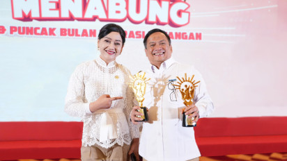 OJK Apresiasi Program Literasi Keuangan Bawa PNM Raih Dua Penghargaan Financial Literacy Award 2025