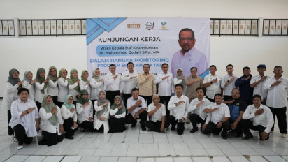 Kunjungi SRMP 9 Bandung, Waka KSP Sebut Sekolah Rakyat Mampu Ubah Masa Depan Masyarakat Kecil