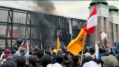 Demo Jakarta Rusuh, Wanita ini Bersama Ibunya Terjebak di dalam Minimarket: Kayak di Film Zombie