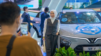 SUV Listrik Vietnam VinFast VF 7 Resmi Hadir di Surabaya