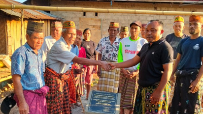 Inspiratif! Anak Muda Diaspora NTT Bawa Air Bersih ke Kampung Halaman, Disambut Sukacita Warga