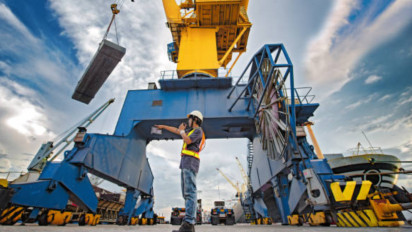 Cegah Kecelakaan Kerja, Rawat Kesehatan Garda Terdepan Logistik Nasional Lewat Pemeriksaan Gratis untuk Ratusan TKBM di Pelabuhan