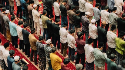 Bolehkah Umat Muslim Menggunakan Masjid yang Dibangun oleh Orang Non-Muslim? Kata Ustaz Adi Hidayat