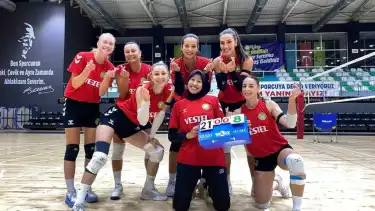 Megawati Hangestri dan pemain Manisa BBSK