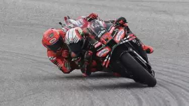 Duel Marco Bezzecchi vs Marc Marquez