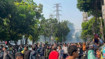 Massa di Mako Brimob Kwitang Dipukul Mundur, Letusan Petasan hingga Gas Air Mata Bersahutan