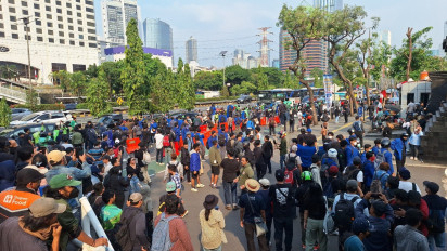 Polda Metro Jaya Dikepung Pendemo Buntut Tewasnya Affan Kurniawan