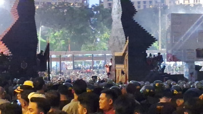 Irjen Asep Edi Suheri Sebut 7 Identitas Pelaku, Massa Memilih Masih Bertahan di Mapolda Metro Jaya