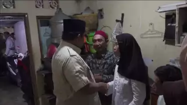Presiden RI, Prabowo Subianto, tiba di rumah duka Affan Kurniawan (21), driver ojek online yang tewas dilindas kendaraan taktis (rantis) Brimob di kawasan Jalan Pejompongan, Jakarta, Kamis (28/8/2025) malam.