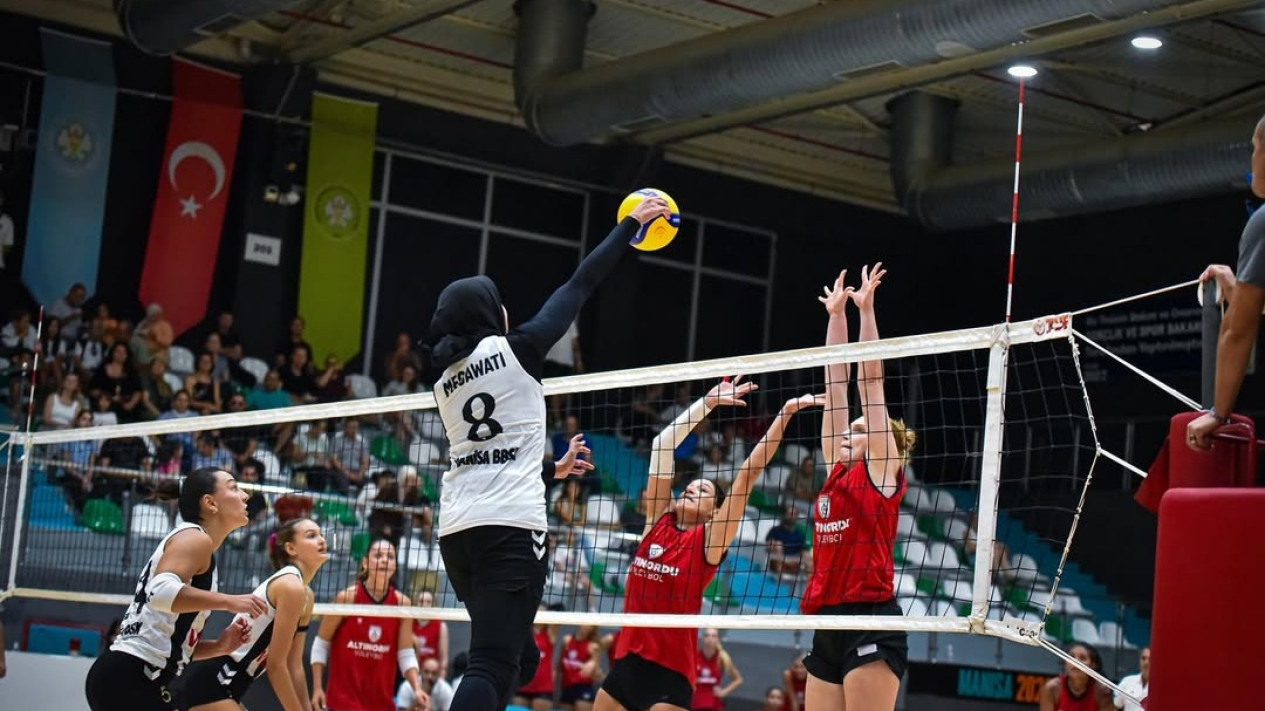 Reaksi Megawati Hangestri usai Kena 'Headshot' Langung Bikin Heboh Warga Turki, Tak Disangka Megatron sampai...
            - galeri foto