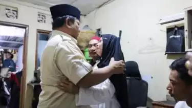 Presiden RI Prabowo Subianto datang melayat ke rumah duka.