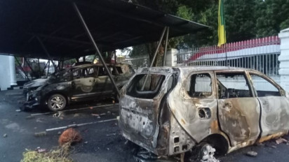 Mobil Operasional Jurnalis di Jambi Juga Turut Dibakar Massa