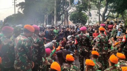 Pasukan TNI Duduk Bareng Demonstran di Kwitang Dengarkan Aspirasi, Ini Permintaan Mereka