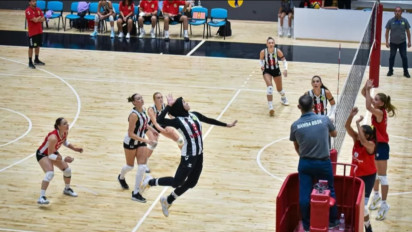 Satu Stadion 'Hening' Lihat Debut Megawati Hangestri untuk Manisa BBSK, Spike Keras Megatron Sukses Cetak Service Ace dan Berhasil....