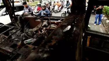 Jejak-jejak pasca demonstrasi pada tanggal 29 Agustus 2025, sejumlah ruas jalan dan tembok dipenuhi tulisan dalam bentuk protes, selain itu Markas Gegana dan sejumlah pintu masuk tol, terkena dampak, Jakarta, Sabtu (30/8/2025)