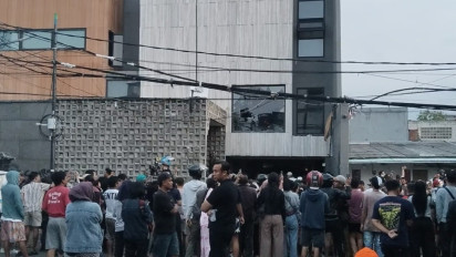 Tak Kebagian Menjarah Aset Rumah Ahmad Sahroni, Pemuda ini Memilih Berenang di Kolam Renang Pribadi: Menikmati Fasilitas