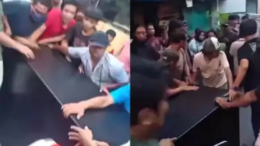 Brankas berisi uang dolar yang dijarah oleh massa dari rumah Ahmad Sahroni di Tanjung Priok, Jakarta Utara, Sabtu (30/8/2025).