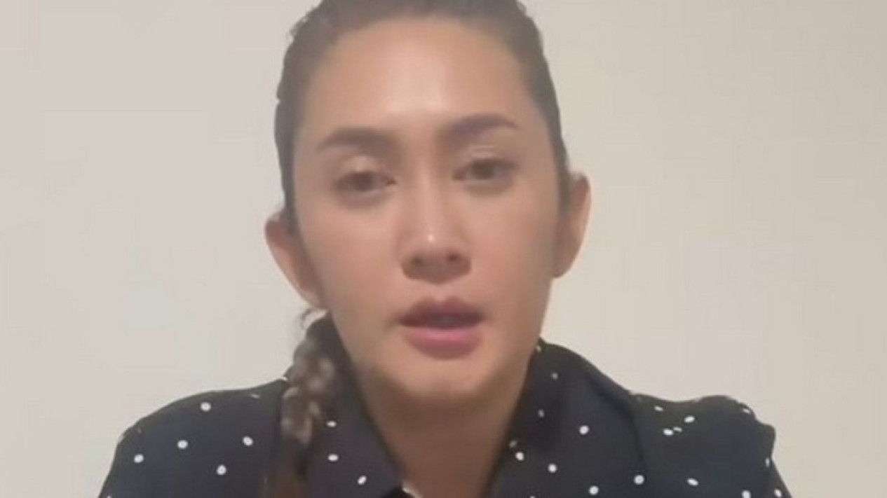 Rumah Nafa Urbach di Tangsel Dikabarkan Dijarah, Sebelumnya Sempat Unggah Video Permintaan Maaf Karena Perkataannya soal Tunjangan Rumah Rp50 Juta
            - galeri foto