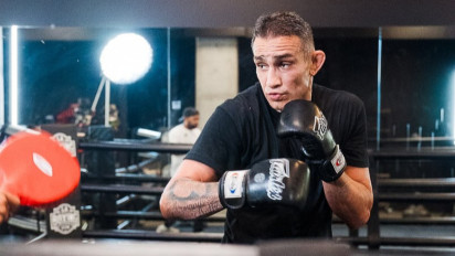 Kejutan! Mantan Petarung UFC Tony Ferguson Mendadak Raih Sabuk Gelar Juara Usai TKO Salt Papi di Duel Tinju