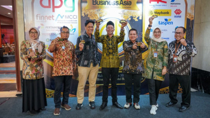 Bupati dan Dua Perusahaan Daerah Kebumen Terima Penghargaan Dalam Ajang Best Human Capital Award 2025