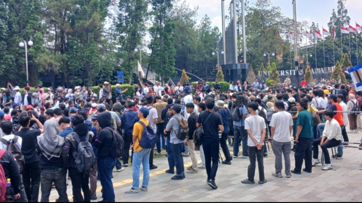 Seruan Aksi Damai Aliansi Jogja Memanggil di Boulevard UGM, Ini Tuntutan Massa
            - galeri foto