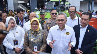 Menko Pangan Zulkifli Hasan Salurkan 5 Ton Beras dan Ratusan Alsintan untuk Petani Kebumen