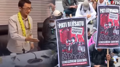 Aksi Epik Warga Pati Kalungkan Obat Masuk Angin ke KPK, Bukan Cuma soal Sudewo: Biar Gak "Masuk Angin"