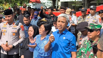 Tidak ingin Rusuh, Ratusan Masyarakat Kawal Jalannya Aksi Mahasiswa di Kantor DPRD Gowa Hingga Berjalan Kondusif