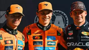 Duo pembalap McLaren di F1 2025 Lando Norris (kanan) dan Oscar Piastri (tengah)