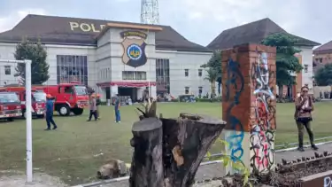 Penampakan Mapolda DI Yogyakarta seusai dirusak massa saat aksi unjuk rasa pada Jumat (29/8/2025) hingga Minggu (31/8/2025).