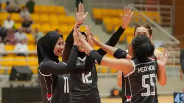 Ersandrina Devega (kiri) saat memperkuat Timnas Voli Putri Indonesia