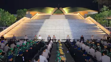 Makan Malam Bersama, Kapolri Beri Motivasi Pasukan Pengamanan DPR/MPR RI