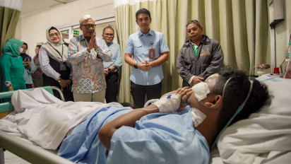 Pj Sekda Bersama Menantu Sri Sultan Jenguk 5 Korban Demo yang Dirawat di RSUP Dr Sardjito