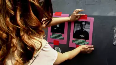 Aliansi Perempuan Indonesia melakukan aksi damai mendesak agar segera mencabut Fasilitas dan Tunjangan DPR, di depan Gedung DPR MPR RI, Jakarta Pusat, Rabu (3/9/2025)