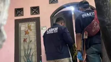 Tim gabungan saat melakukan olah TKP lanjutan pada lokasi penemuan lima jenazah yang terkubur dalam satu liang di Kelurahan Paoman, Indramayu, Jawa Barat, Rabu (3/9/2025).