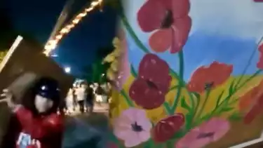 Tangkapan layar lukisan bunga milik Menkeu RI Sri Mulyani yang turut lenyap dijarah.