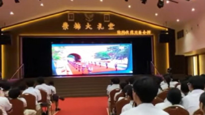 Siswa RI di China Antusias Tonton Kedatangan Prabowo ke Beijing