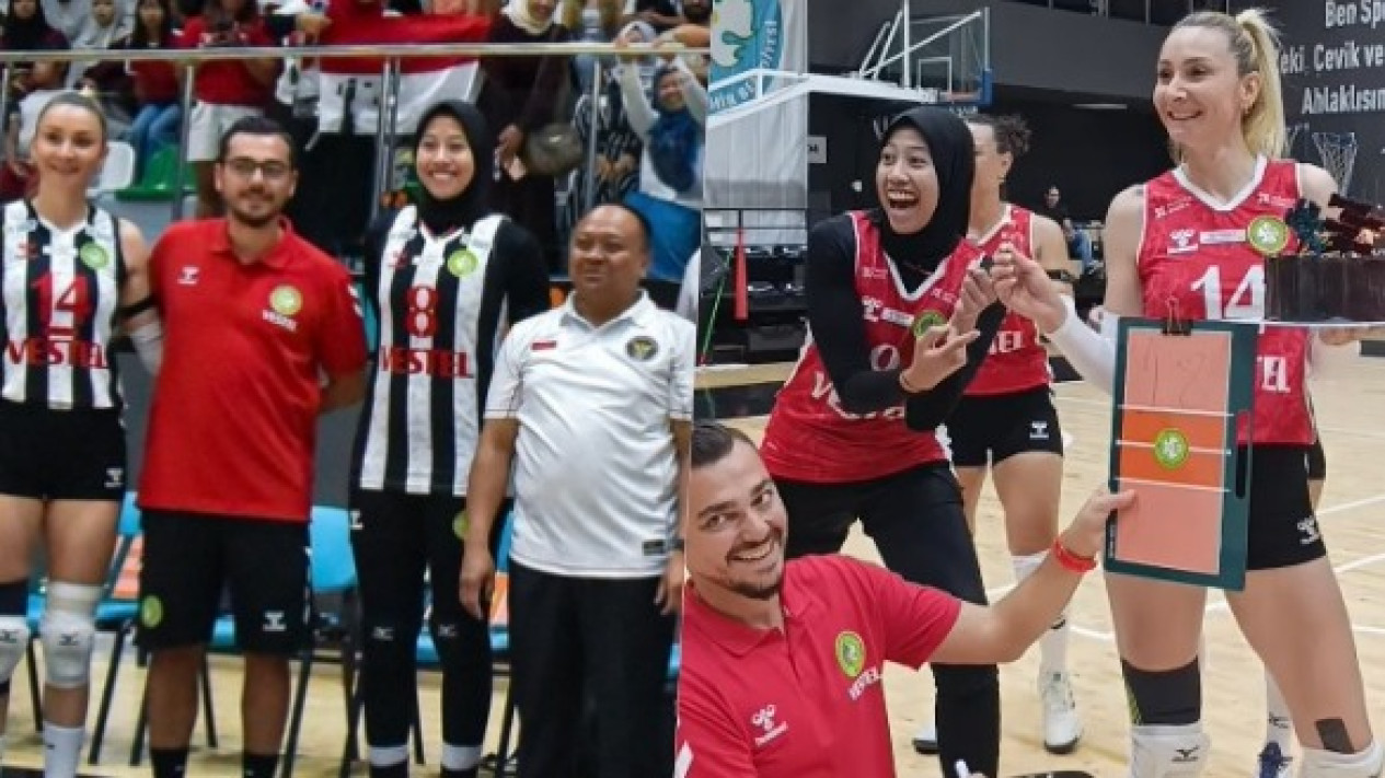 Senyum Manis Kapten Manisa BBSK Tak Terbendung gara-gara Kelakuan Megawati Hangestri, Tak Disangka Megatron...
            - galeri foto