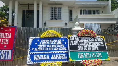 Setelah Dijarah Massa Kini Uya Kuya Banjir Dukungan, Rumahnya Dikirimi Banyak Karangan Bunga