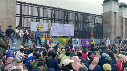 BEM Unpad Gelar Aksi Damai di Gedung DPR, Tagih 17+8 Tuntutan Rakyat