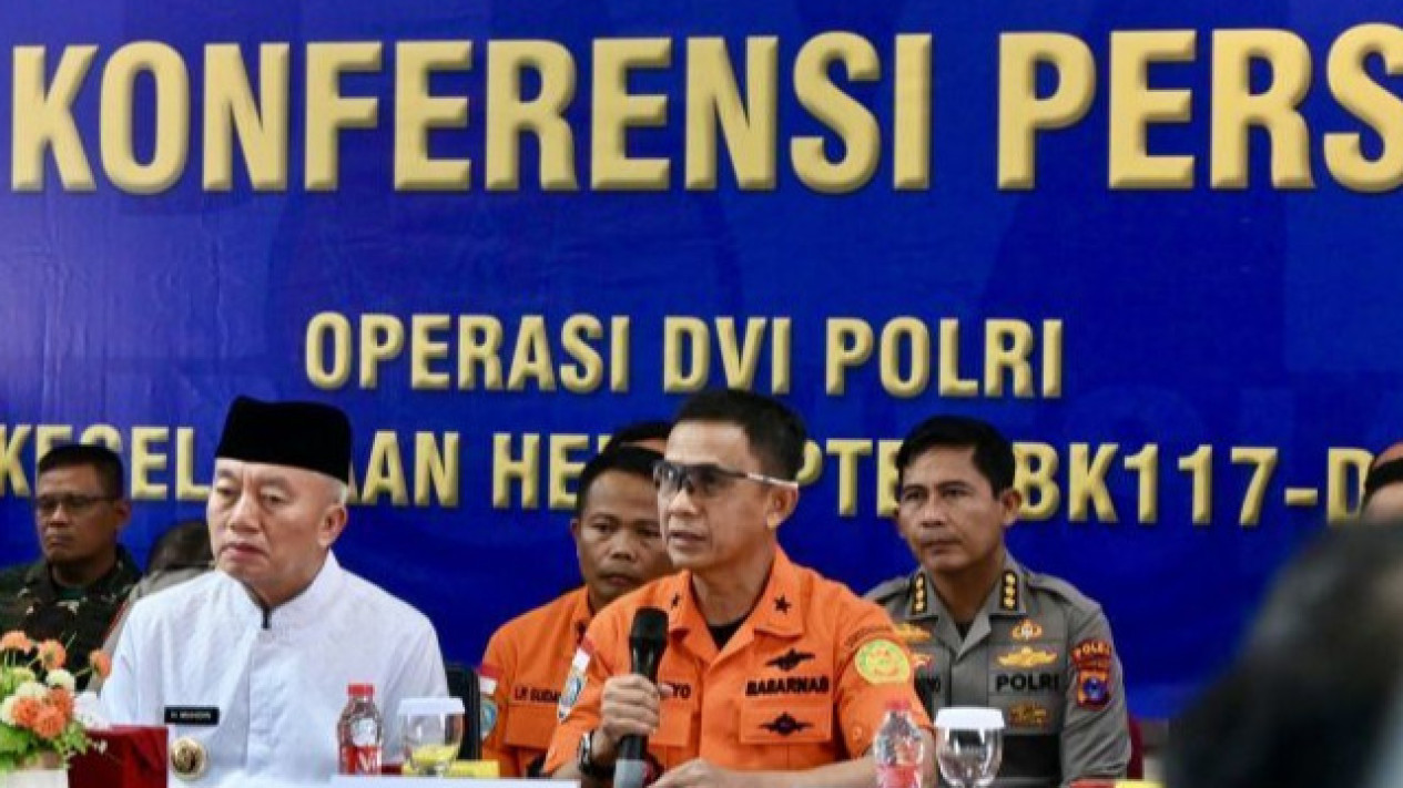 Dari 8 Jasad, Basarnas Sebut Tiga Jasad Korban Jatuhnya Helikopter BK117 D3 Tidak Bisa Dikenali
            - galeri foto