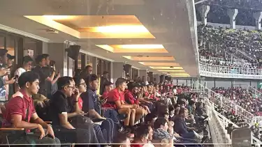 Ekspresi Jay Idzes saat Jadi Penonton Timnas Indonesia Vs Taiwan di Tribun, Pasang Muka Begini