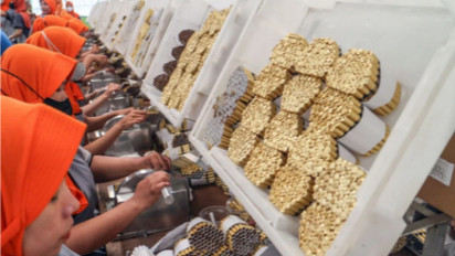 Kabar Buruk Melanda Industri Rokok, Ribuan Buruh Rokok Gudang Garam Kena PHK Massal