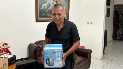 Wapres Gibran Datang Mendadak ke Pos Siskamling RW 07 Kwitang, Bawa Bingkisan Senter Hingga Kacang Kulit