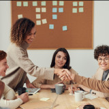 Ramalan Karier 5 Weton Paling Beruntung pada Tanggal 24 April 2026: Banjir Rezeki di Jumat Kliwon